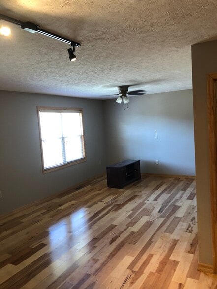 Building Photo - 276 Barker Rd