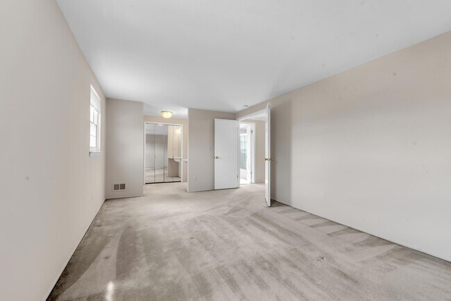 Building Photo - 197 Kings Way