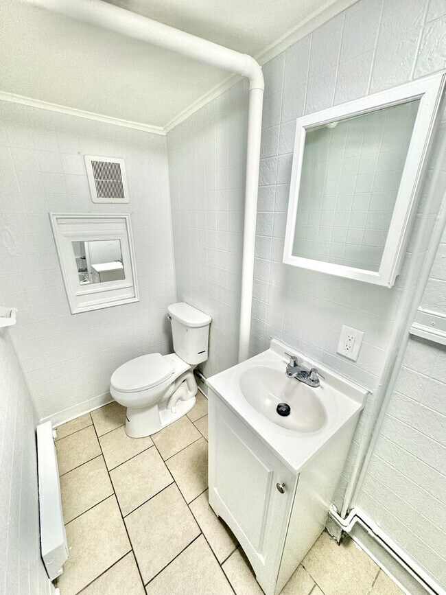 Building Photo - 445-447 West Linden Street