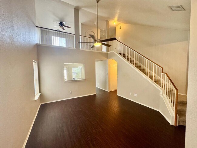Building Photo - 295 Strawn