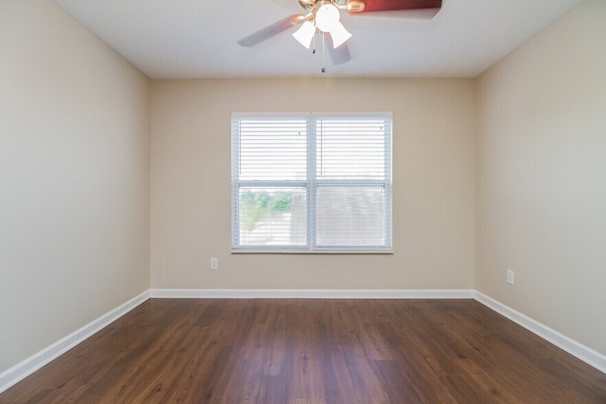 Building Photo - 305 Stewart Springs Dr