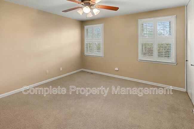 Building Photo - 3801 Cromwell Dr