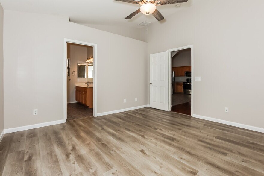 Building Photo - 3801 S Joshua Tree Ln