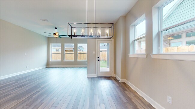 Building Photo - 122 Hazelnut Dr