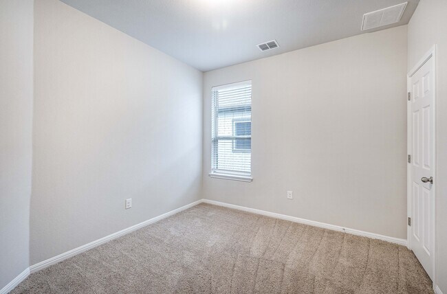 Building Photo - 904 Boatswain Wy