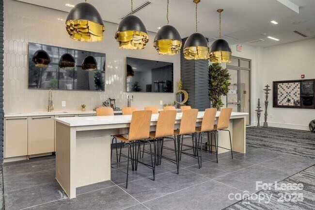 Building Photo - 205 S Kings Dr