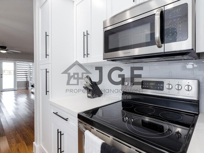 Building Photo - 270 NE 191st St