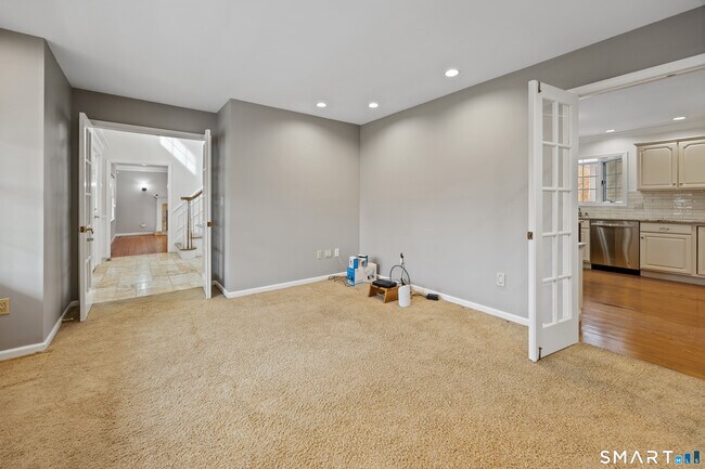 Building Photo - 34 Hi-Ann Ct