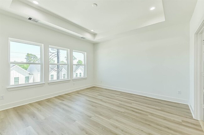 Building Photo - 5703 Balbo St