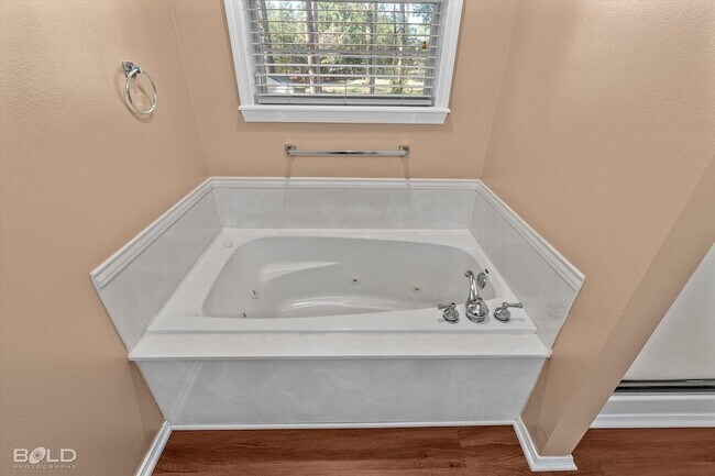 Building Photo - 406 Lavita Dr