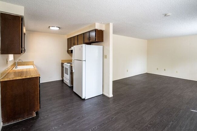 Building Photo - Spacious 2 Bedroom 1 Bath Near CSU and Old...