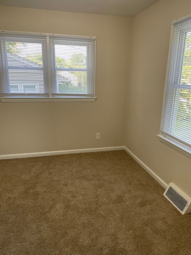 Building Photo - Adorable Duplex Located Off Spring Garden ...