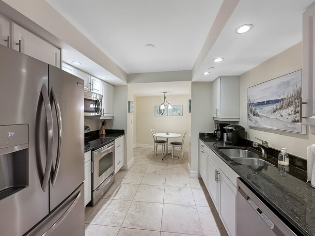 Building Photo - 3000 N Ocean Dr