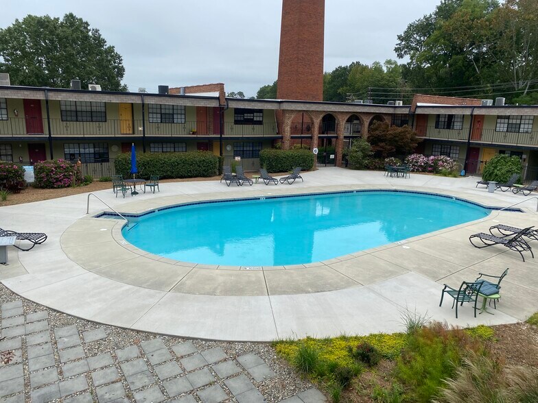 Building Photo - 807 W Trinity Ave