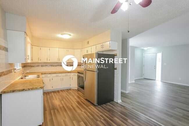 Building Photo - 3 Bedroom Pet-Friendly Home in INDEPENDENC...