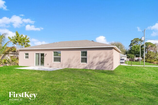 Building Photo - 1810 SW Effland Ave