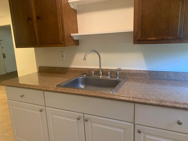 Building Photo - 354 Main St