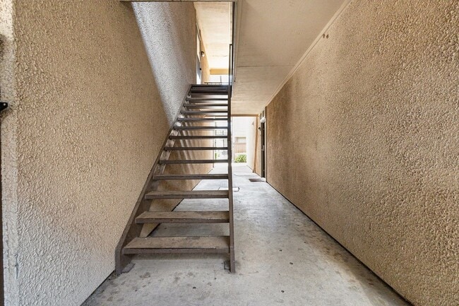 Primary Photo - Experience comfortable city living in this...