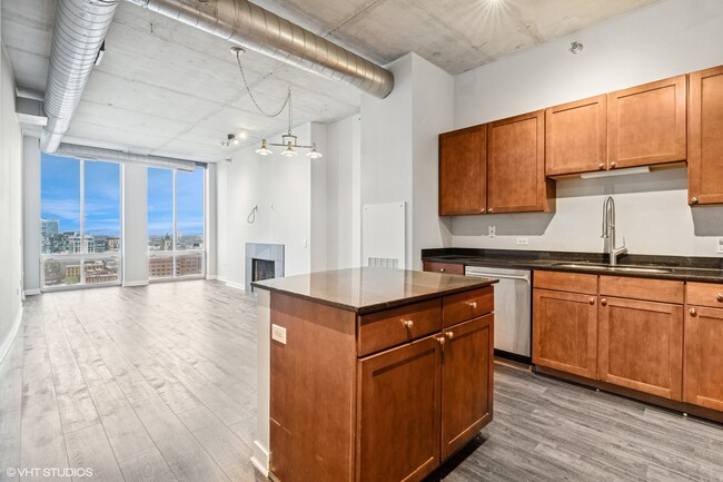 Building Photo - 720 N Larrabee St