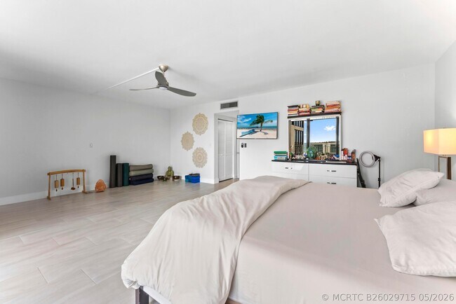 Building Photo - 2155 S Ocean Blvd