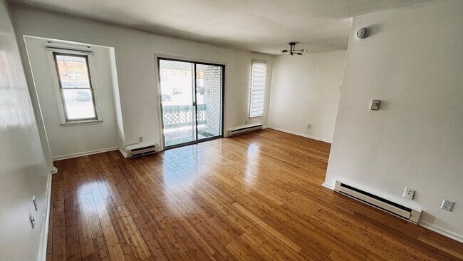 Building Photo - 1335 S Howard St