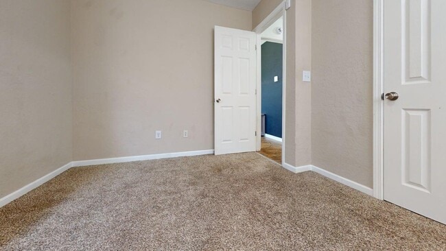 Building Photo - 4625 NW Ozmun Ave