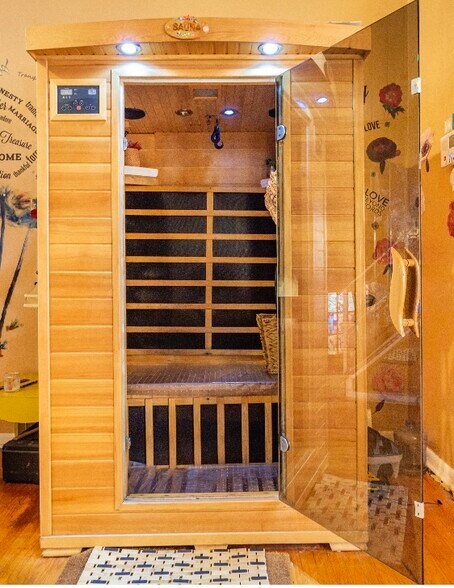 Sauna - 1131 Lakeshore Dr