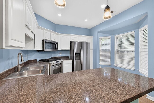 Building Photo - 5495 Hampton Ct