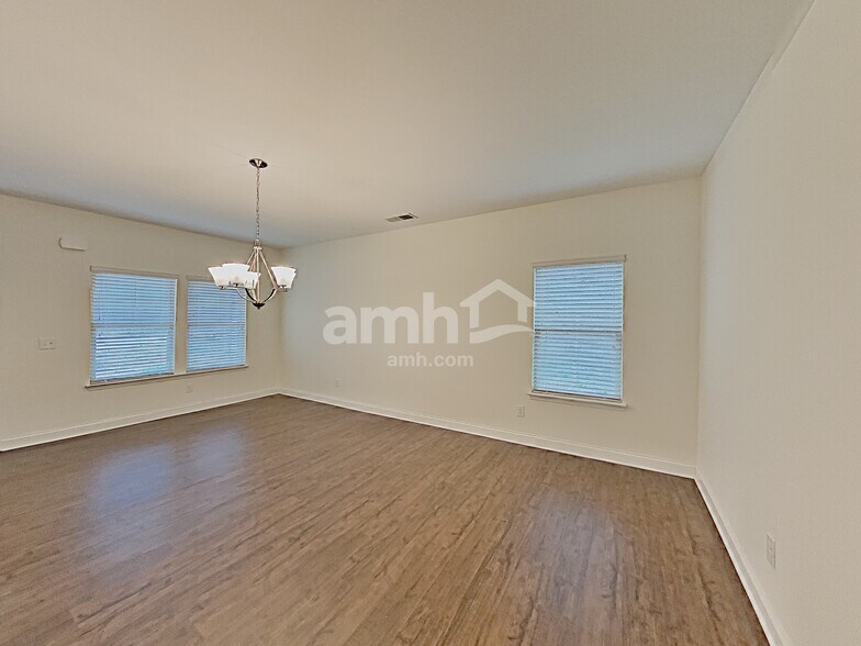 Building Photo - 411 Pearson Cir