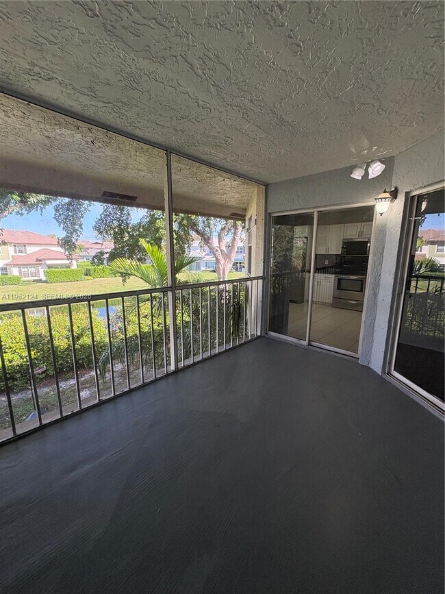 Building Photo - 6579 Via Regina