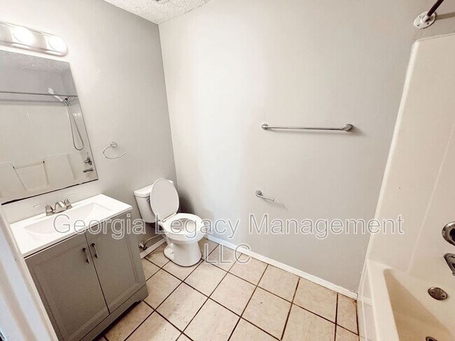 Building Photo - 896 Campbell St