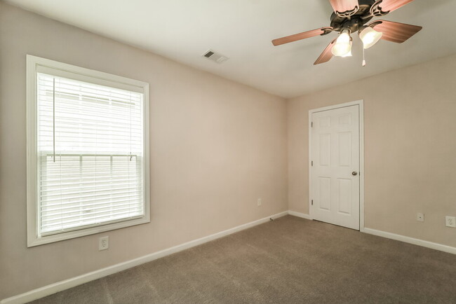 Building Photo - 529 Crestmont Ln