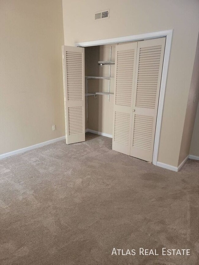 Building Photo - 408 Columbia Rd