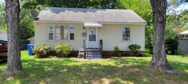 Primary Photo - 301 Dobson St