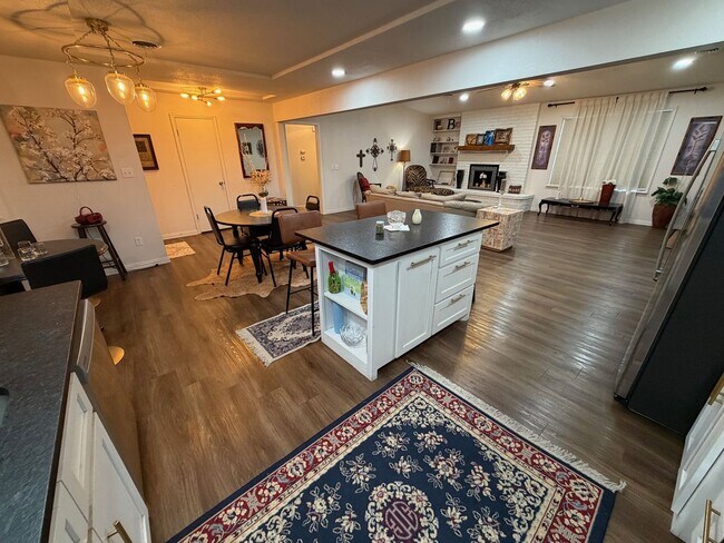 Building Photo - 6008 Yale St