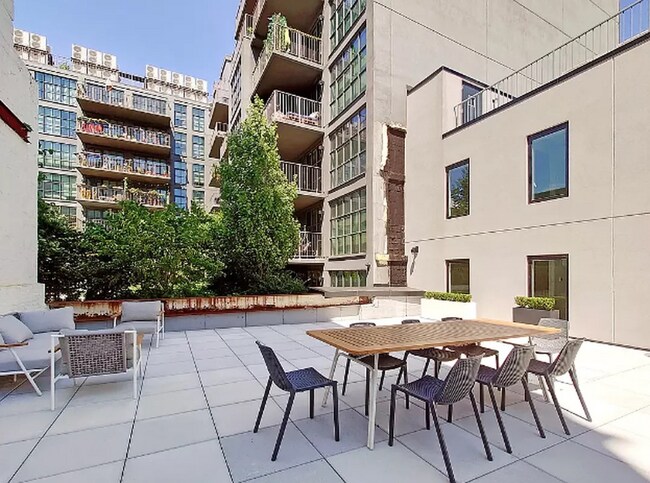 Building Photo - 945 Bergen St