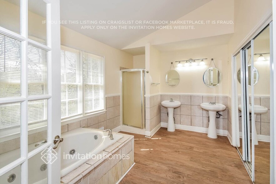 Building Photo - 5446 Pinedale Cir