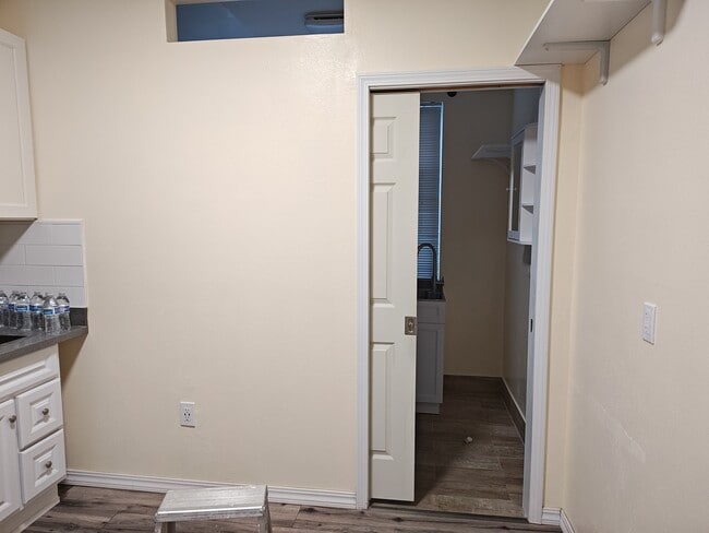 Building Photo - 655 Freesia Dr
