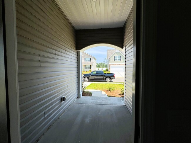 Building Photo - 811 Ireland Dr