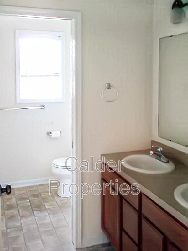 Building Photo - 2086 Eaststone St SE