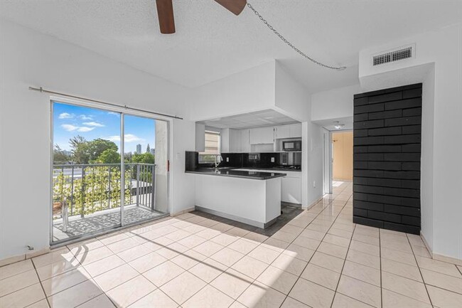 Building Photo - 1960 Marseille Dr