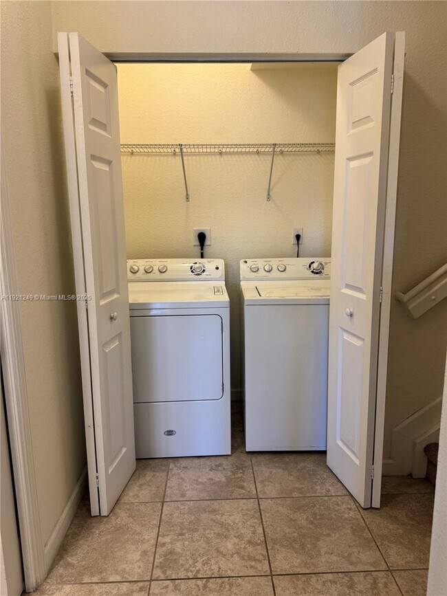 Building Photo - 10600 NW 88th St