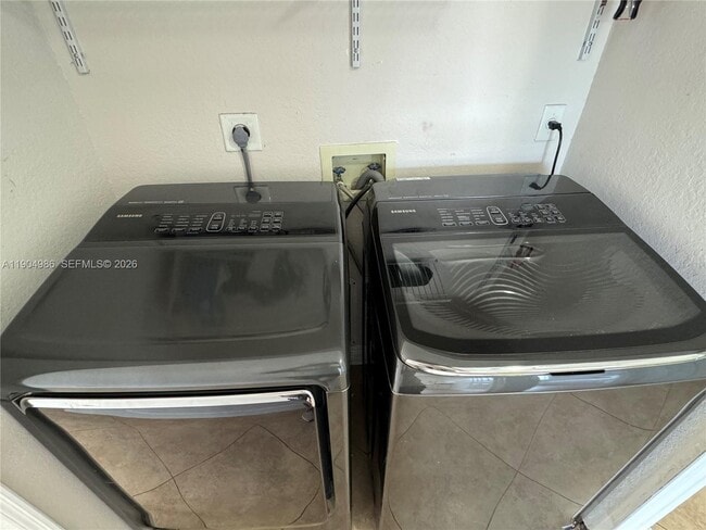 Building Photo - 2875 W 72nd Terrace