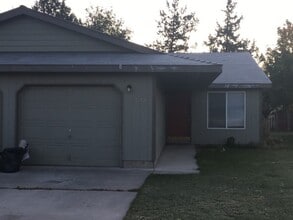 Building Photo - 2022-2022 SW 22nd St