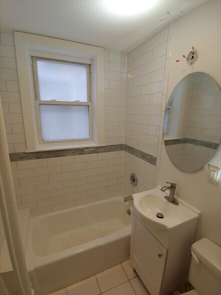 Building Photo - 222 Hanover St