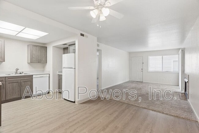 Building Photo - 2529 Greenwood Ln