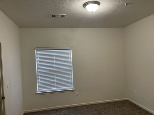 Building Photo - Condo for Rent – Antelope, CA