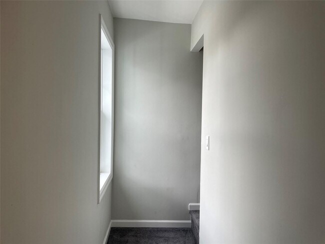 Building Photo - 53 5th Ave