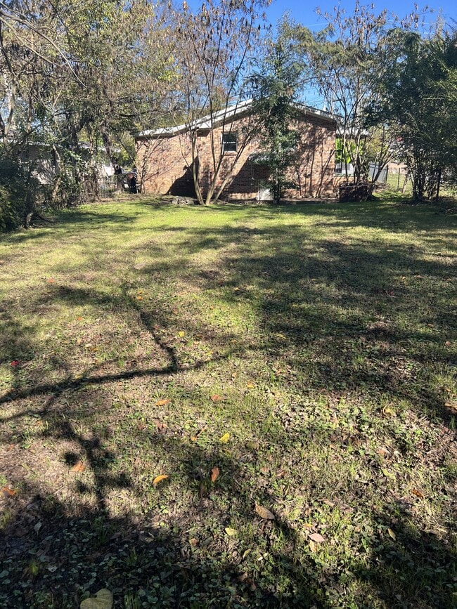 Building Photo - 1720 Portland St