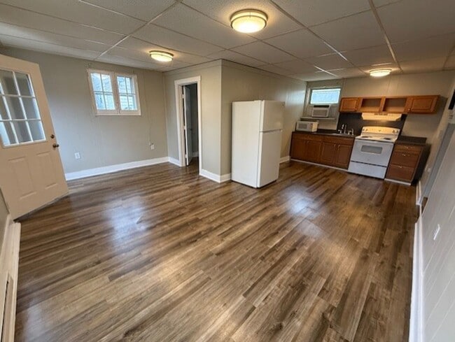 Building Photo - AVAILABLE NOW! 1 bedroom 1 bathroom apartment in Newport, PA